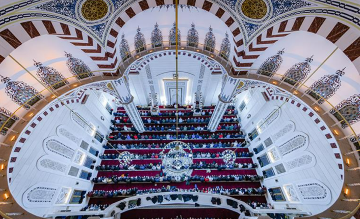 Cuma Hutbesi: İnsanın Gerçek Huzur Kaynağı: İbadet ve Salih Ameller