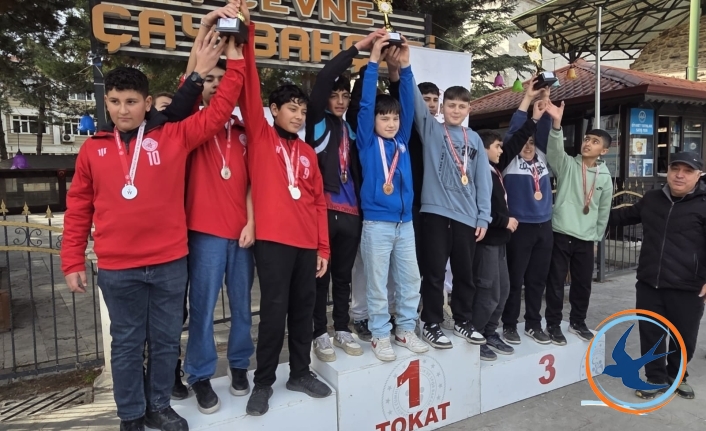 Niksar’ın Altın Çocukları Oryantiringde Tarih Yazdı: Şampiyonluklar Üst Üste Geldi!