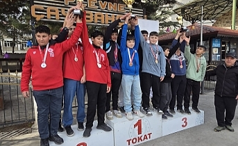 Niksar’ın Altın Çocukları Oryantiringde Tarih Yazdı: Şampiyonluklar Üst Üste Geldi!