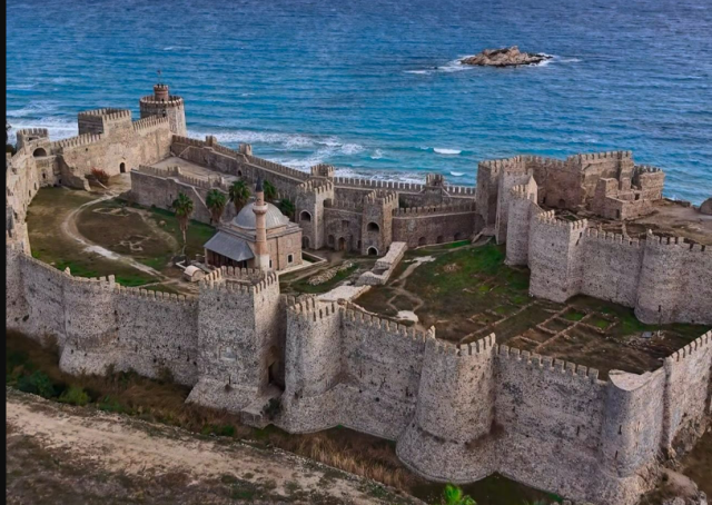 Mersin'in İncisi: Cüneyt Arkın'ın Filmine Ev Sahipliği Yapan Mamure Kalesi Turizme Açılıyor