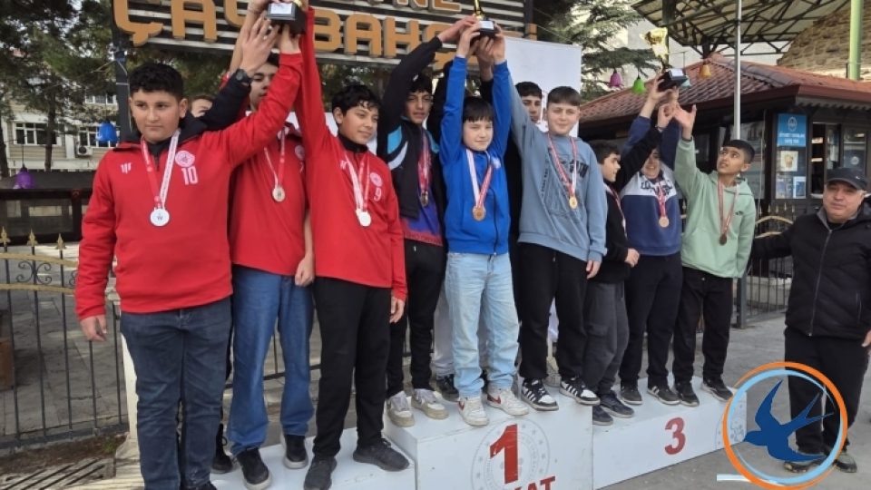 Niksar’ın Altın Çocukları Oryantiringde Tarih Yazdı: Şampiyonluklar Üst Üste Geldi!