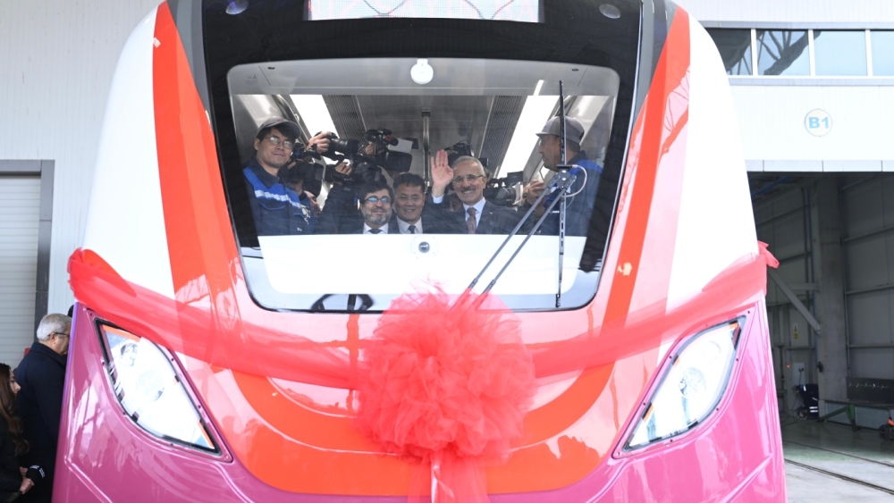 İSTANBUL HAVALİMANI METROSU SÜRÜCÜSÜZ YERLİ TREN SETİ RAYLARA ÇIKMAYA HAZIR.